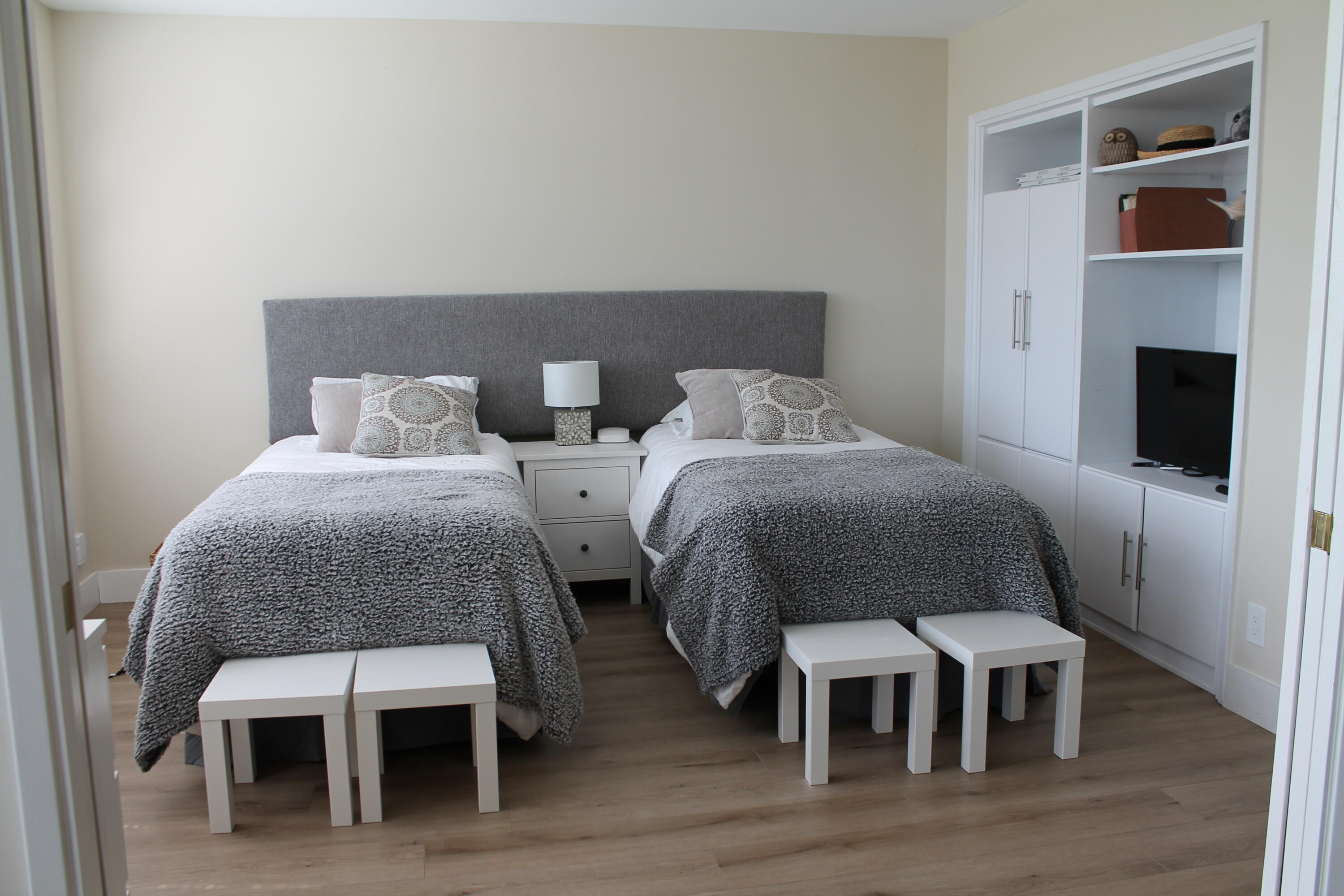 3520 Oaks Way, Unit 607 Pompano Beach, FL 33069 - Photo 18 of 46 a bedroom with two beds and a fireplace