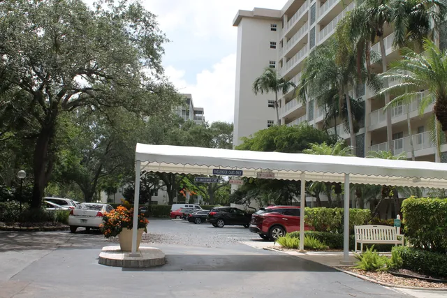 $3,500 | 3520 Oaks Way, Unit 607, Pompano Beach, FL 33069