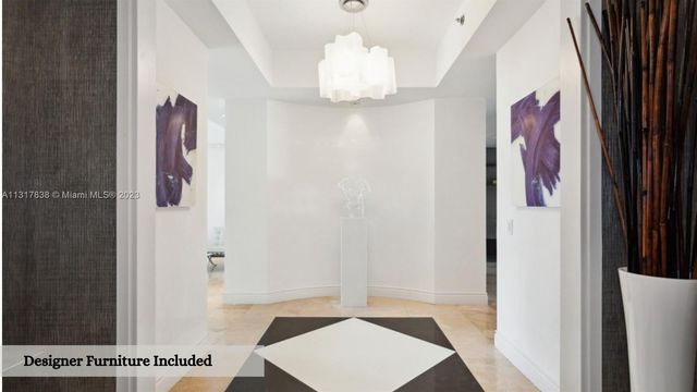 a picture of a very nice looking hallway