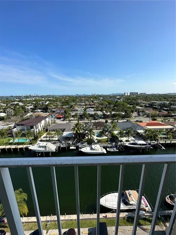 $2,000 | 2350 Northeast 135th Street, Unit 1010, North Miami, FL 33181