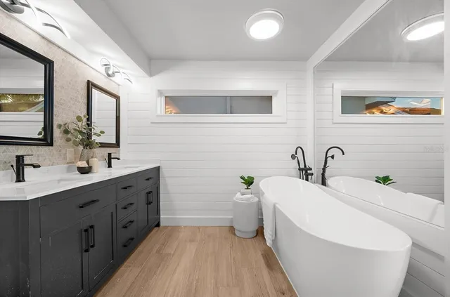 $2,800,000 | 330 Leeward Island, Clearwater Beach, FL 33767