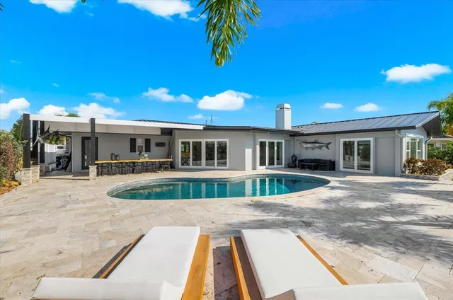 $2,800,000 | 330 Leeward Island, Clearwater Beach, FL 33767