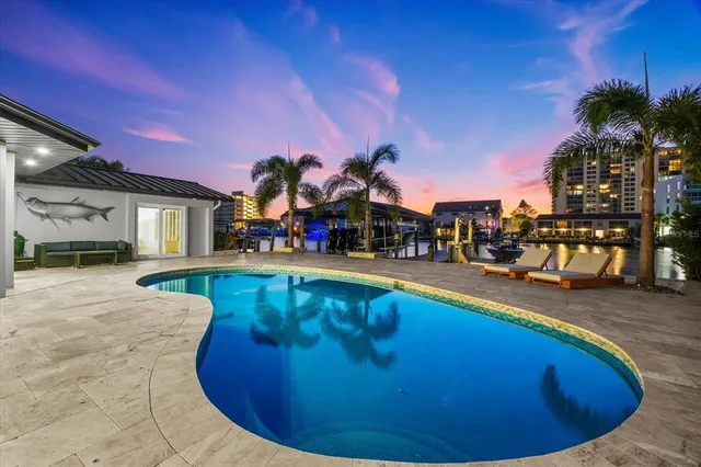 $2,800,000 | 330 Leeward Island, Clearwater Beach, FL 33767