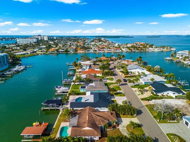$2,800,000 | 330 Leeward Island, Clearwater Beach, FL 33767