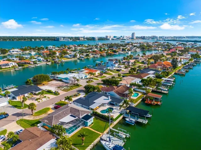 $2,800,000 | 330 Leeward Island, Clearwater Beach, FL 33767