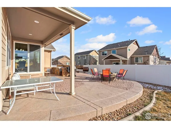 a view of a house with backyard and porch
