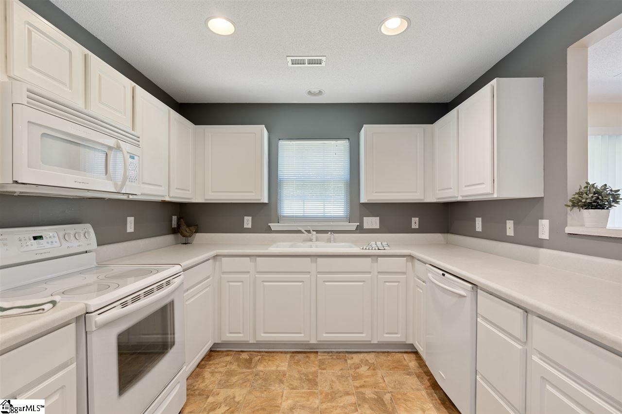214 Rivereen Way Simpsonville, SC 29680 - Photo 12 of 29 Gallery Image 12