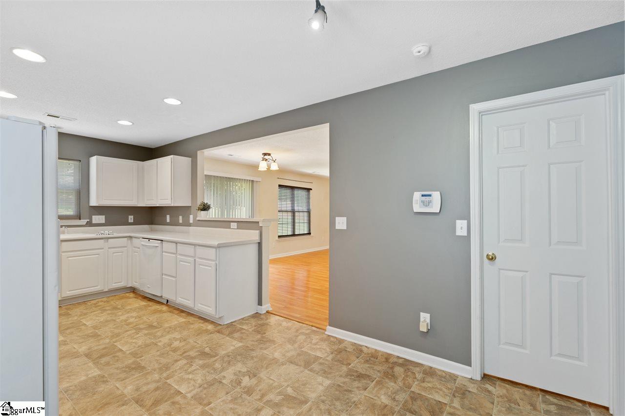 214 Rivereen Way Simpsonville, SC 29680 - Photo 14 of 29 Gallery Image 14