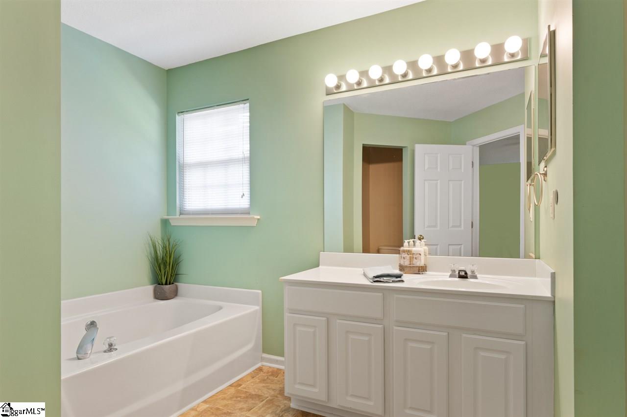 214 Rivereen Way Simpsonville, SC 29680 - Photo 20 of 29 Gallery Image 20