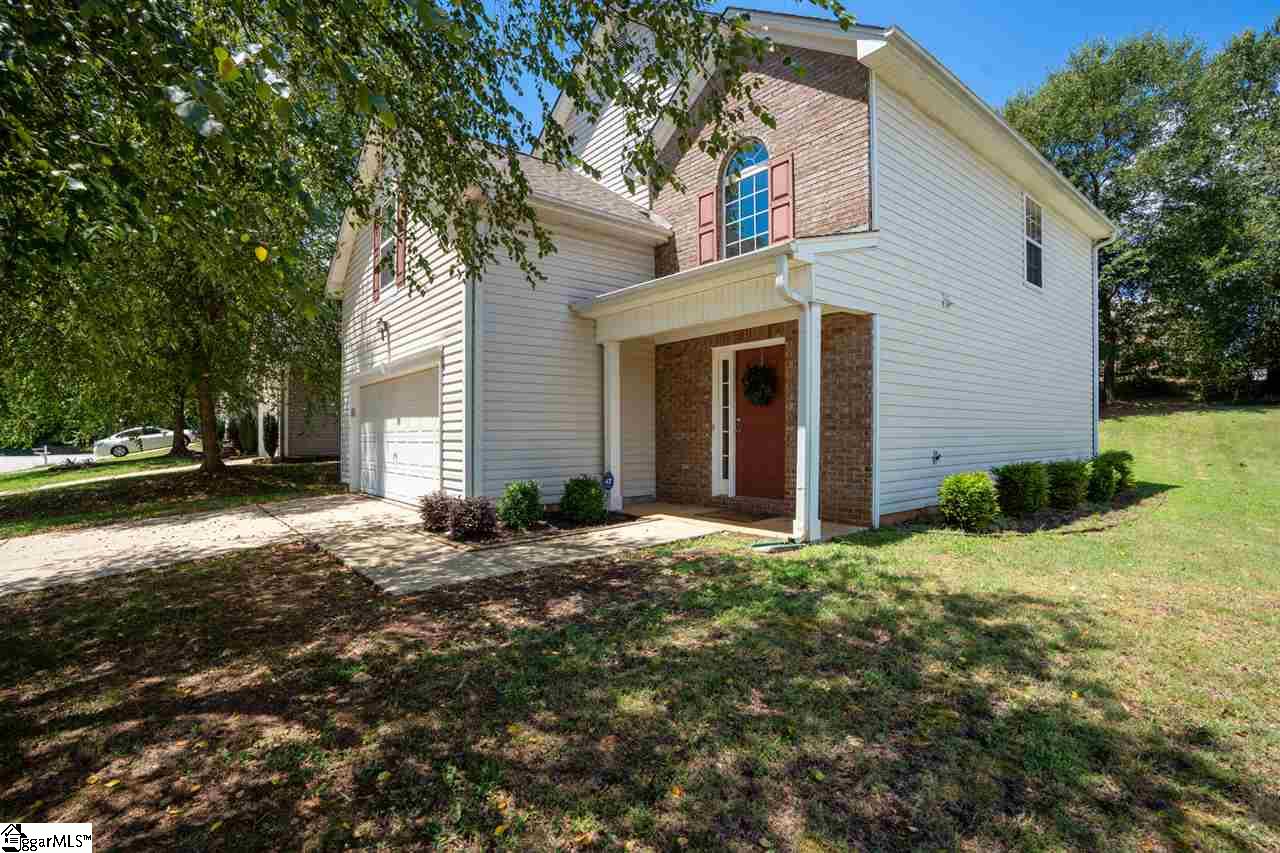 214 Rivereen Way Simpsonville, SC 29680 - Photo 4 of 29 Gallery Image 4