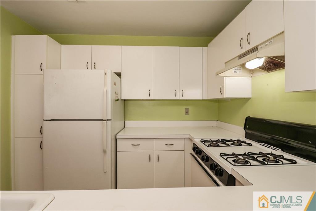 825 Edpas Road, Unit 825 New Brunswick, NJ 08901 - Photo 6 of 25 a kitchen with a refrigerator and a stove