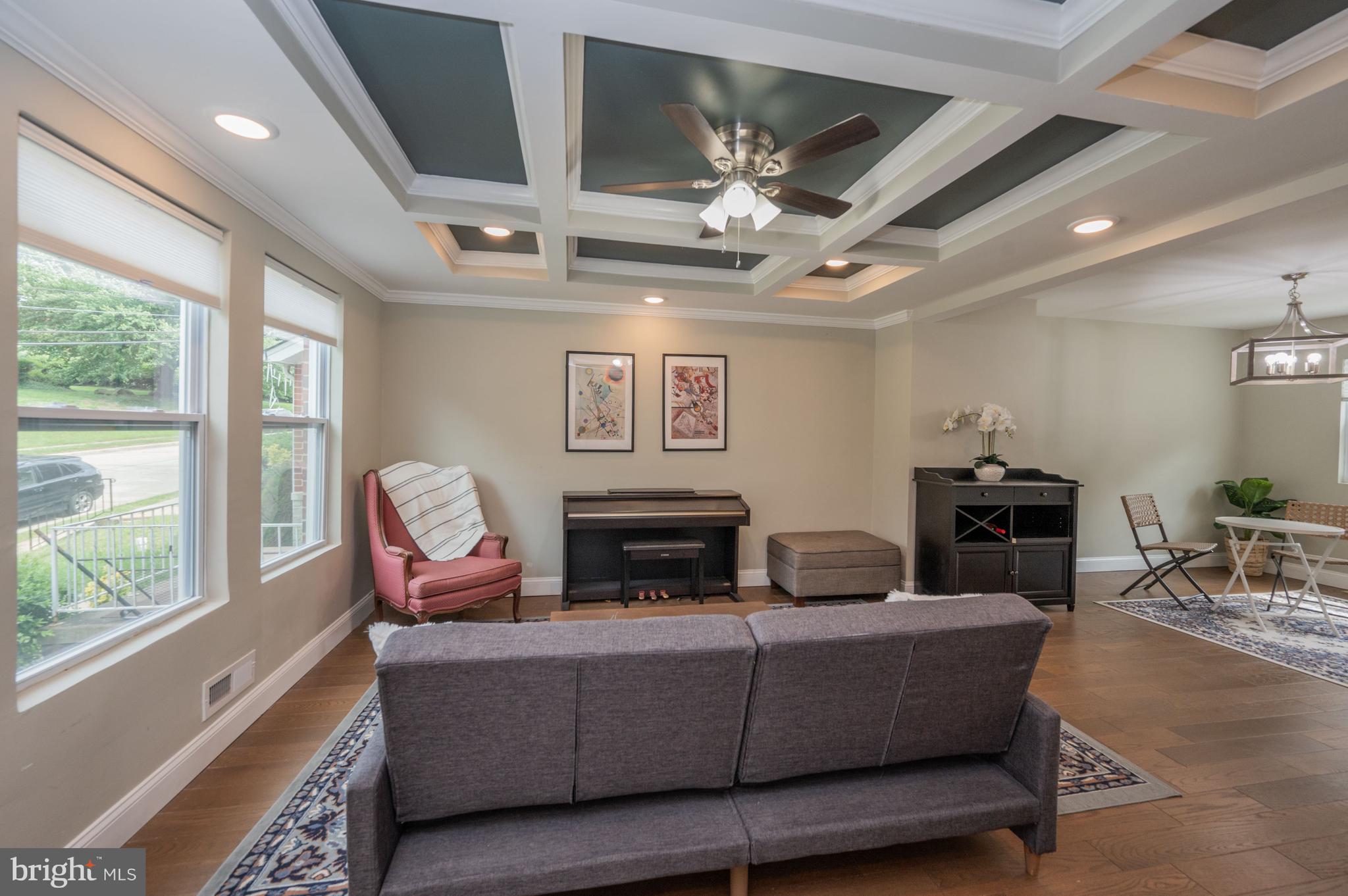 211 Boswell Road Baltimore, MD 21229 - Photo 8 of 39 Living Room