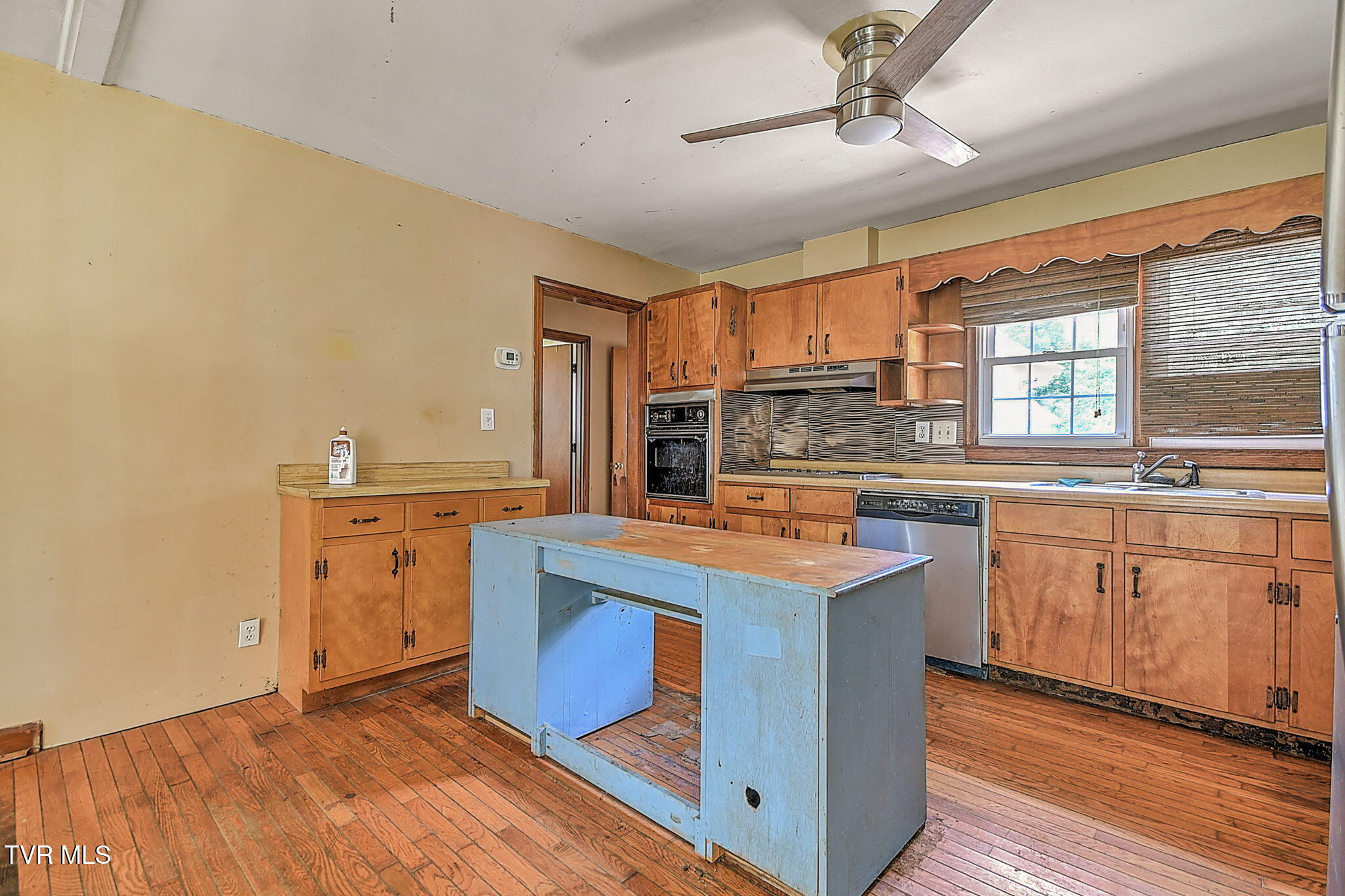 412 South Main Street Elizabethton, TN 37643 - Photo 29 of 34 7-web-or-mls-412 S Main JH-8