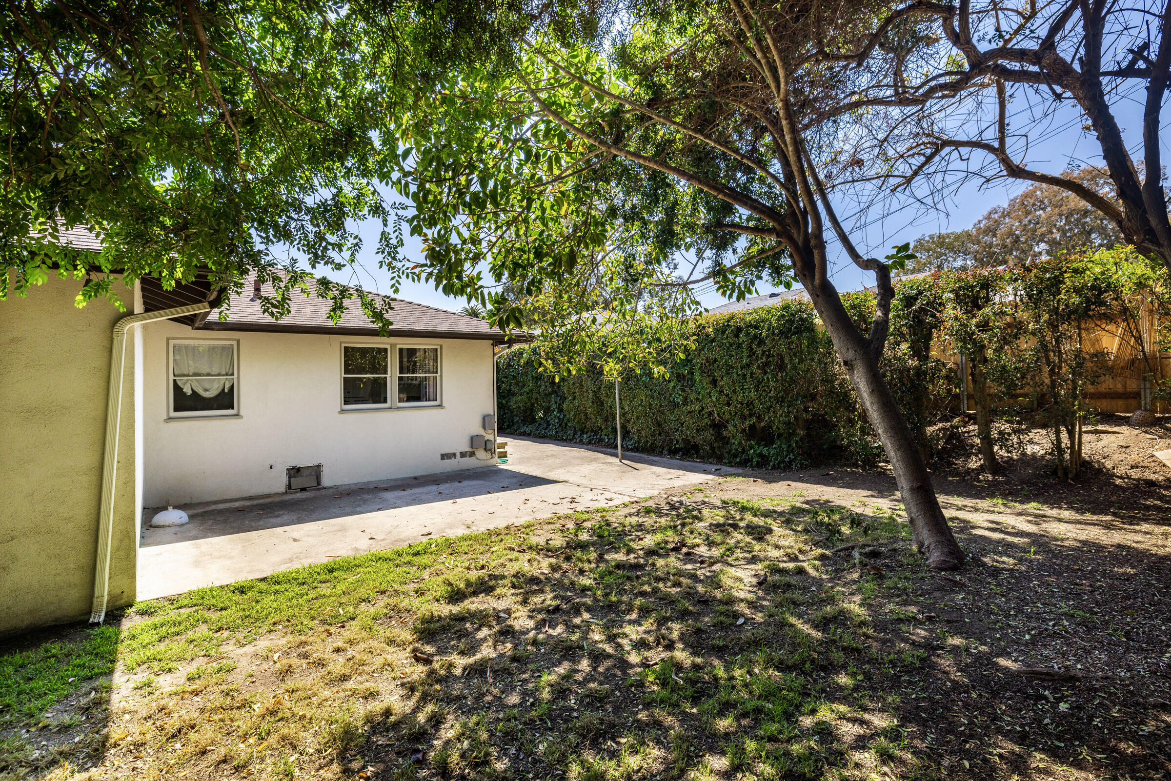 238 San Rafael Avenue Santa Barbara, CA 93109 - Photo 12 of 13 a backyard of a house with table and chairs