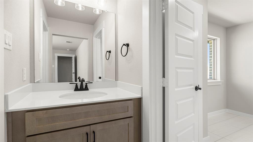 1527 Bridlepath Trail Forney, TX 75126 - Photo 25 of 33 23. 1527 Bridlepath - 3RD Bath
