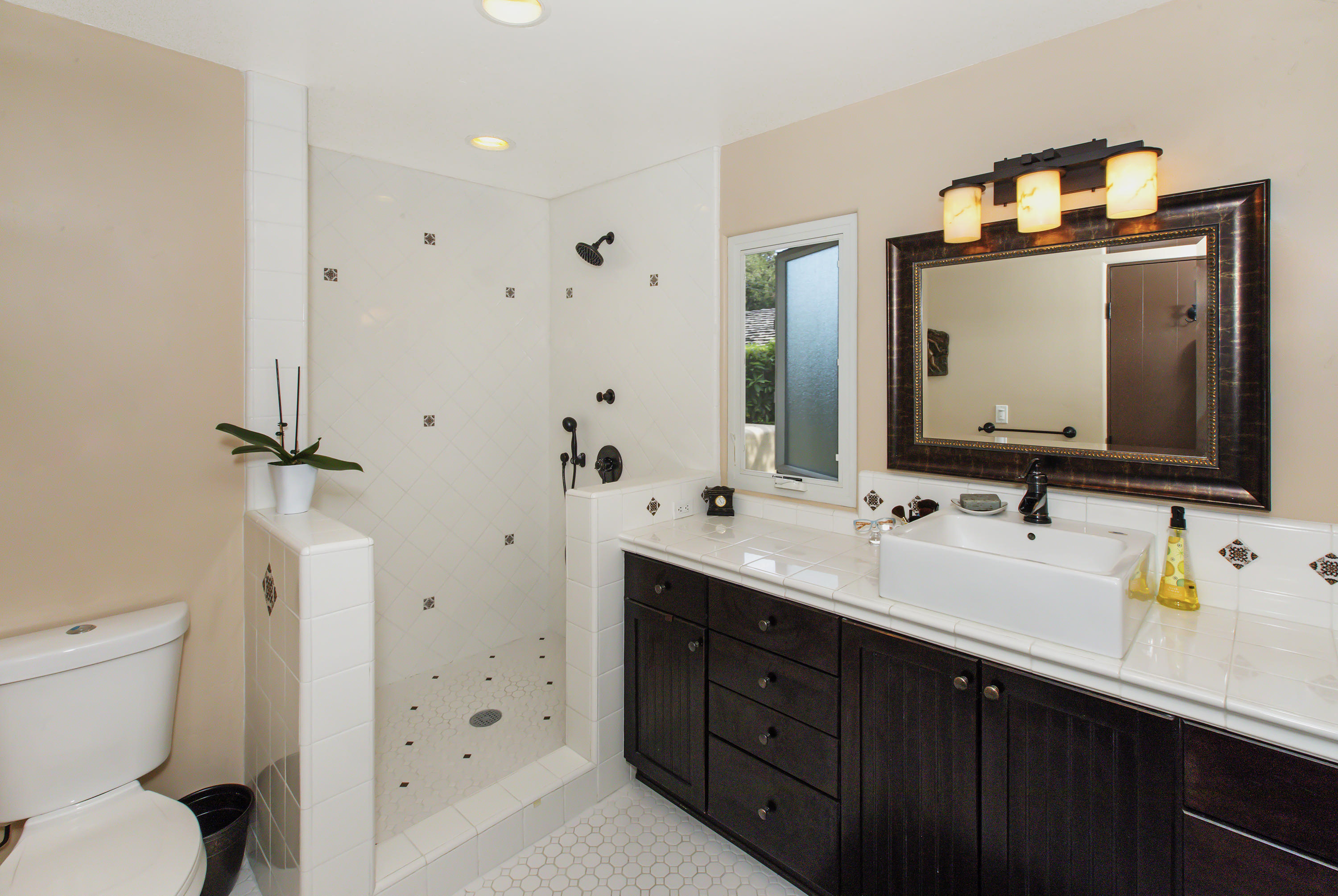 724 Grove Lane Santa Barbara, CA 93105 - Photo 12 of 15 Master Bathroom