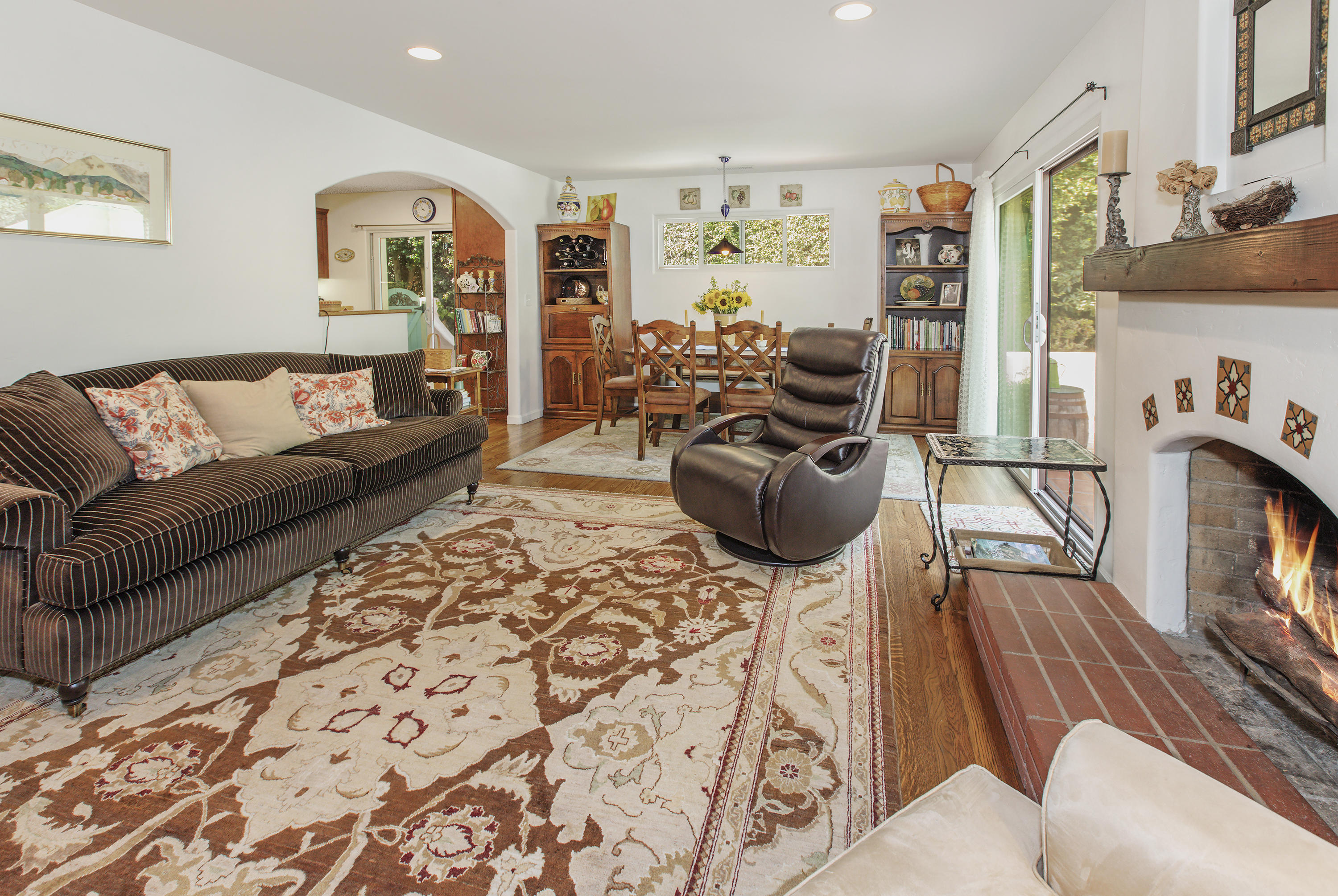 724 Grove Lane Santa Barbara, CA 93105 - Photo 9 of 15 Living Room