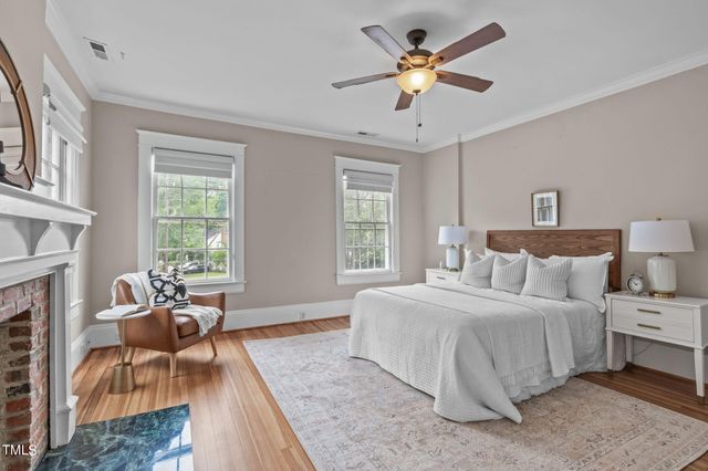 a view of a house with backyard and a tree