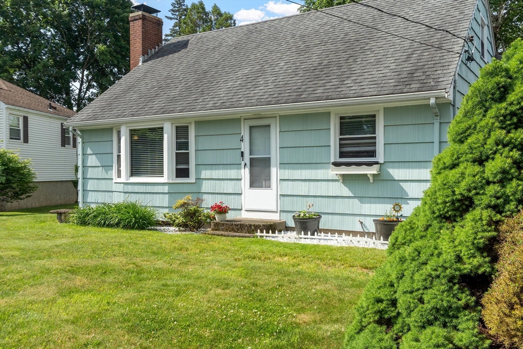 4 Cranston Street Worcester, MA 01606 - Photo 5 of 37