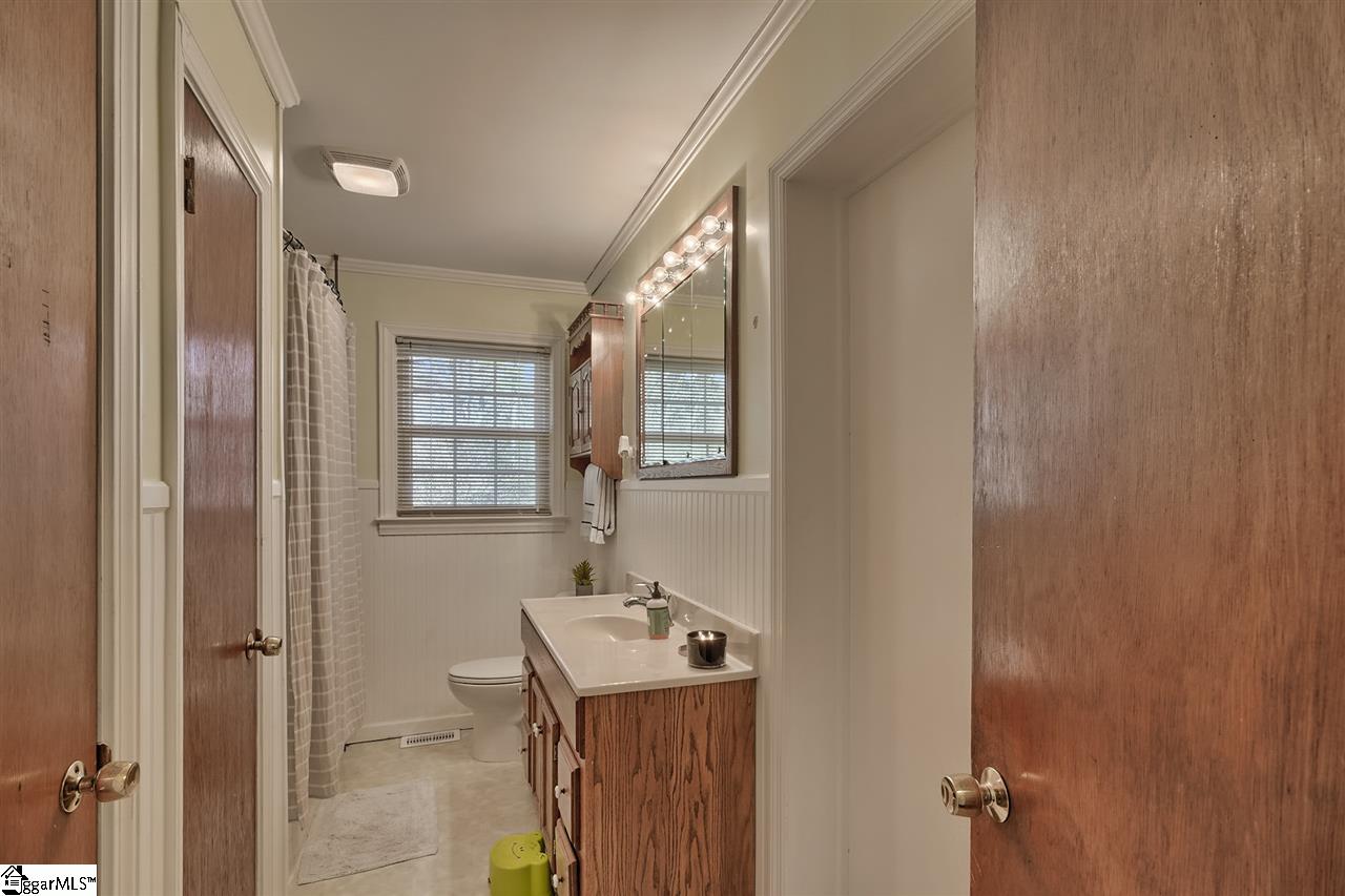 111 Pinewood Avenue Clinton, SC 29325 - Photo 10 of 20 Gallery Image 10