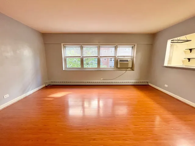 $1,500 | 4950 North Marine Drive, Unit 209, Chicago, IL 60640