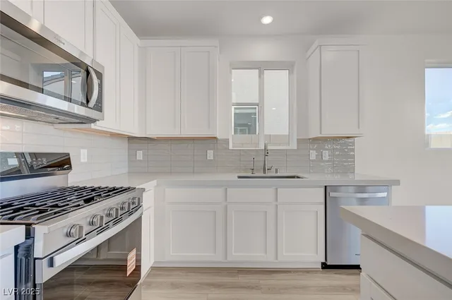 $2,905 | 8484 West Agate Avenue, Las Vegas, NV 89113