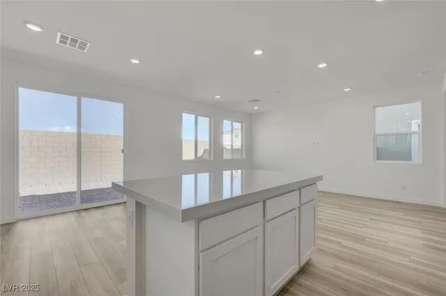 $2,905 | 8484 West Agate Avenue, Las Vegas, NV 89113