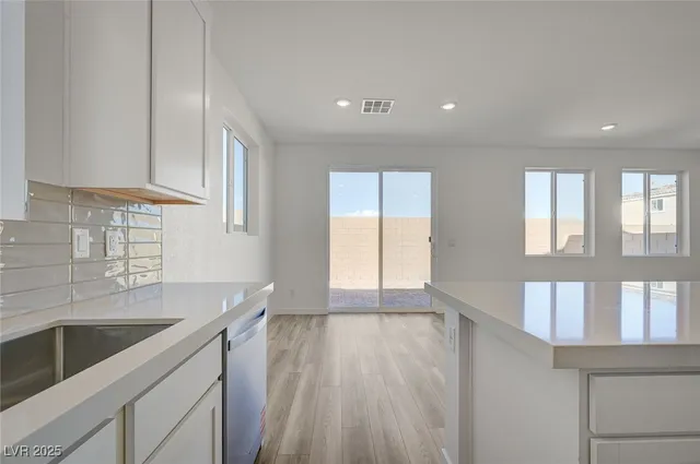 $2,905 | 8484 West Agate Avenue, Las Vegas, NV 89113