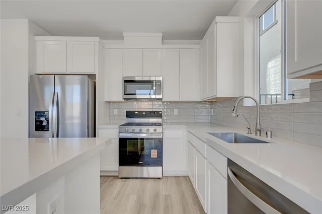 $2,905 | 8484 West Agate Avenue, Las Vegas, NV 89113