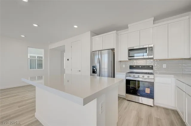 $2,905 | 8484 West Agate Avenue, Las Vegas, NV 89113