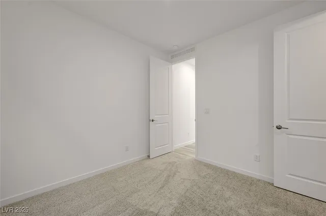 $2,905 | 8484 West Agate Avenue, Las Vegas, NV 89113