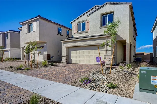 $2,905 | 8484 West Agate Avenue, Las Vegas, NV 89113