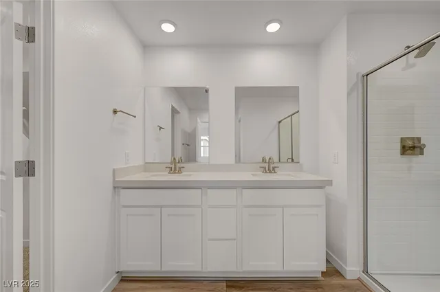 $2,905 | 8484 West Agate Avenue, Las Vegas, NV 89113