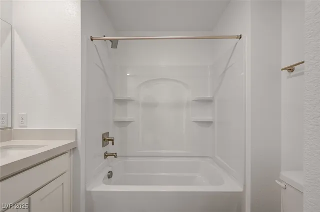 $2,905 | 8484 West Agate Avenue, Las Vegas, NV 89113