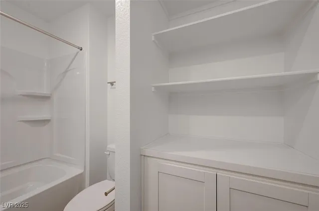 $2,905 | 8484 West Agate Avenue, Las Vegas, NV 89113