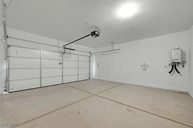 $2,905 | 8484 West Agate Avenue, Las Vegas, NV 89113