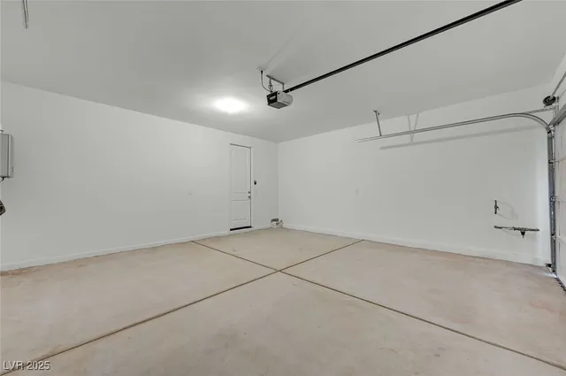 $2,905 | 8484 West Agate Avenue, Las Vegas, NV 89113