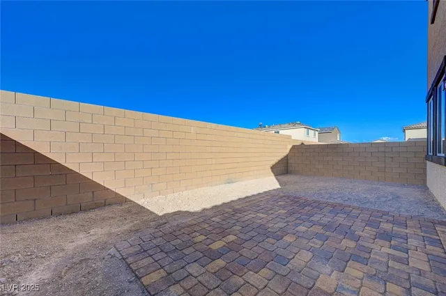 $2,905 | 8484 West Agate Avenue, Las Vegas, NV 89113