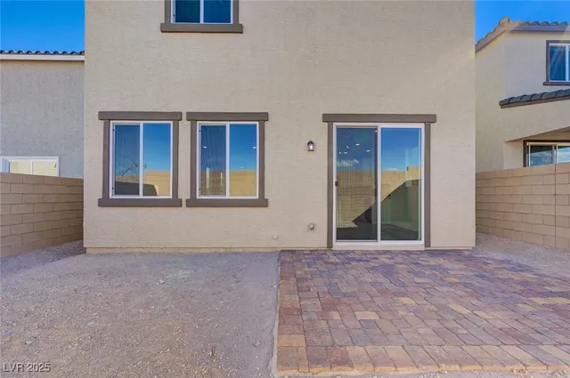 $2,905 | 8484 West Agate Avenue, Las Vegas, NV 89113