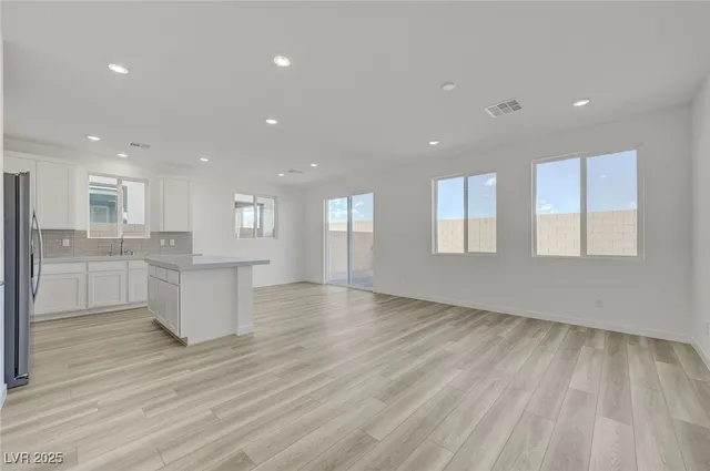 $2,905 | 8484 West Agate Avenue, Las Vegas, NV 89113