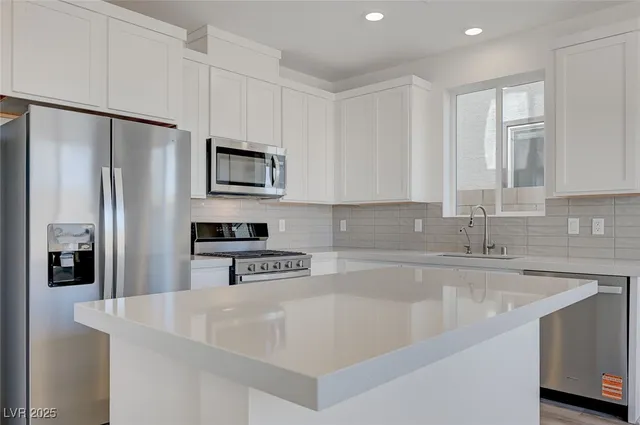 $2,905 | 8484 West Agate Avenue, Las Vegas, NV 89113