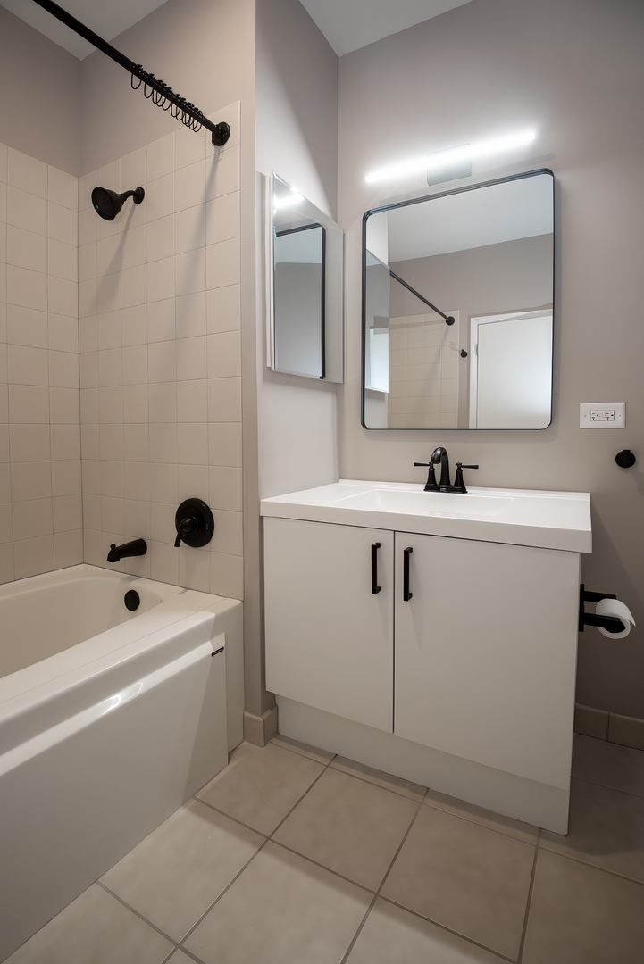950 West Monroe Street, Unit 402 Chicago, IL 60607 - Photo 20 of 33
