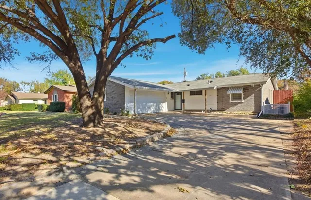 $2,349 | 3310 Bryn Mawr Drive, Irving, TX 75062