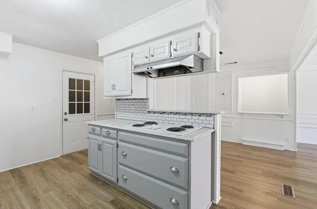 $2,349 | 3310 Bryn Mawr Drive, Irving, TX 75062