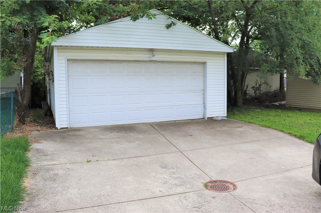 1080 Roanoke Road Cleveland, OH 44121 - Photo 29 of 30 2 car garage