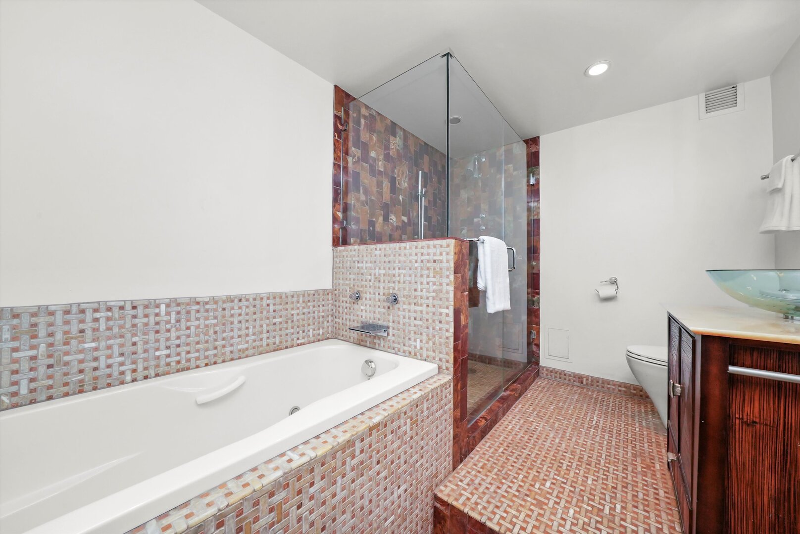 30 East Huron Street, Unit 1106 Chicago, IL 60611 - Photo 18 of 36