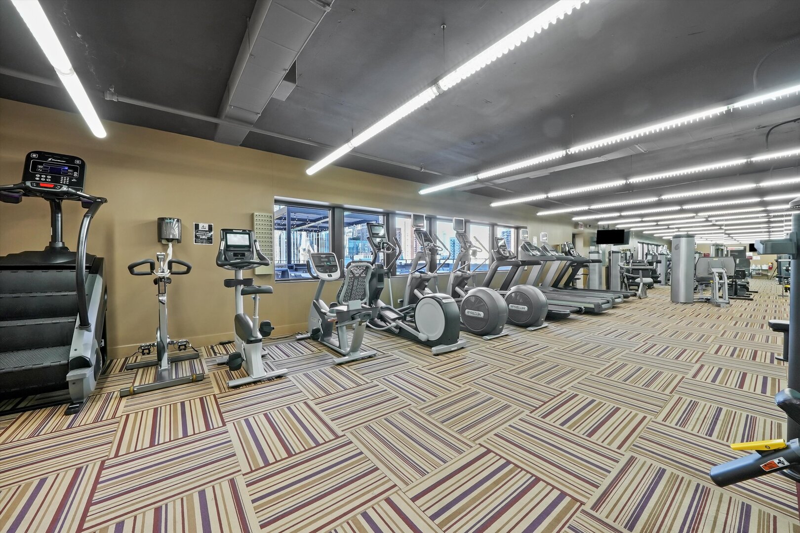 30 East Huron Street, Unit 1106 Chicago, IL 60611 - Photo 25 of 36