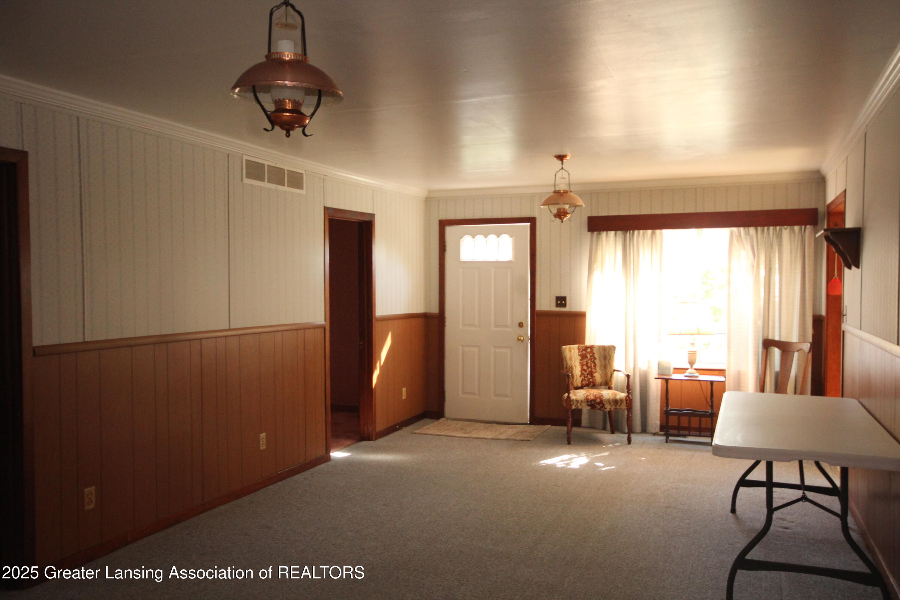 1694 West Solon Road Dewitt, MI 48820 - Photo 6 of 22 Living Room