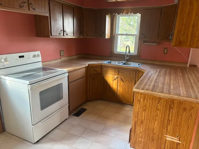 $130,000 | 137 Plain Street, Sharon, WI 53585