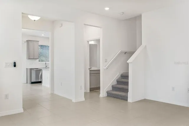 $2,450 | 5806 Spotted Harrier Way, Lithia, FL 33547